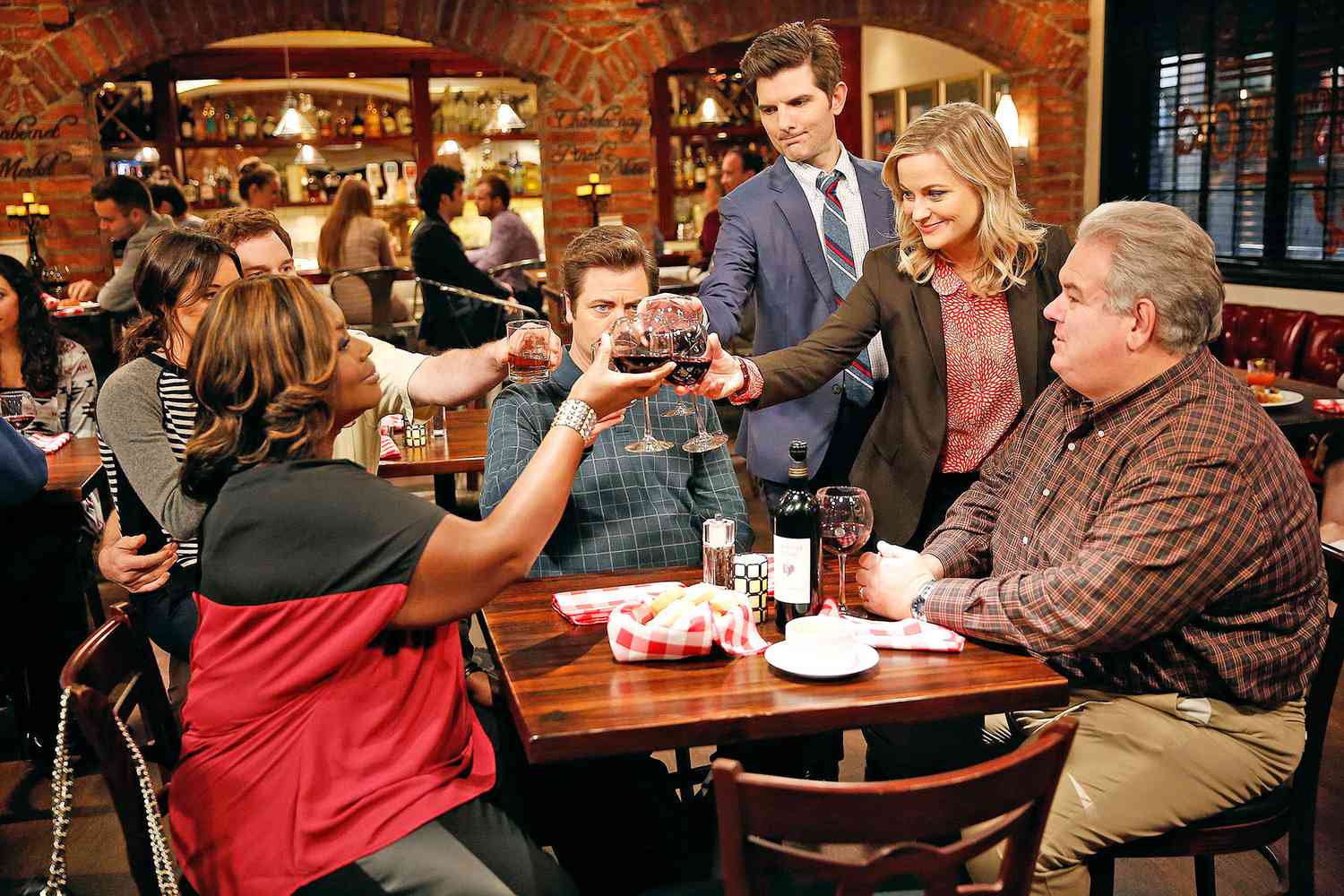 Thanksgiving tv families parks and recreation Aubrey Plaza Retta Nick Offerman Adam Scott Amy 