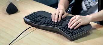 2568312677_preview_ergonomic-keyboard-CSGO-scaled.jpg