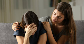 6740-friend-comforting-getty-antonioguillem-1200.jpg