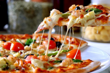Evde Yapabileceğiniz En Pratik Peynirli Pizza Tarifleri